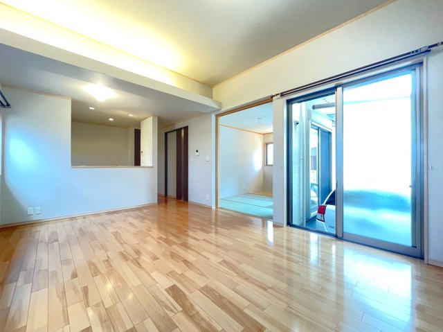 ◆リフォーム済み◆天井高デザイン◆ロフト付き４ＬＤＫ◆床暖房◆宇治市槇島町南落合の居間・リビング|リビング