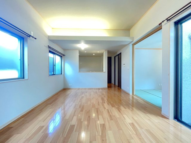 ◆リフォーム済み◆天井高デザイン◆ロフト付き４ＬＤＫ◆床暖房◆宇治市槇島町南落合の居間・リビング|リビング