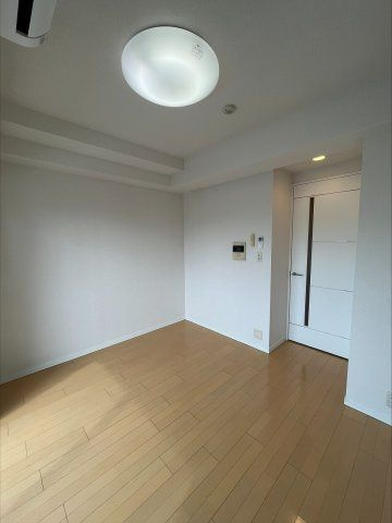 エスティメゾン登戸の居間・リビング|別部屋の参考写真です。
