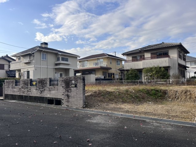 神戸市西区狩場台２丁目全２区画２号地　土地の外観|西神エリア！建築条件無し物件！南向きの整形地２区画分譲！現状更地！一戸建て建てが立ち並ぶエリアです！