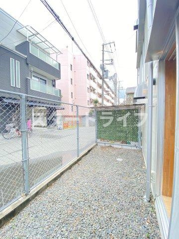 大阪市淀川区西三国１丁目の賃貸マンションのバルコニー