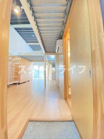 大阪市淀川区西三国１丁目の賃貸マンションの玄関