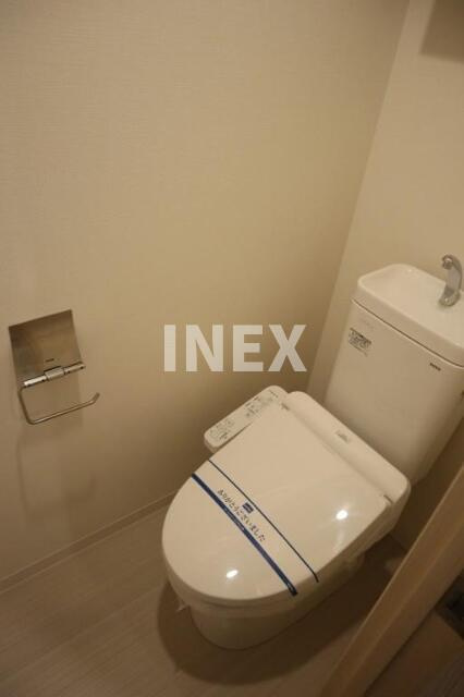 横浜市港北区新横浜３丁目の賃貸マンションのトイレ