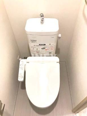 横浜市港北区新横浜３丁目の賃貸マンションのトイレ|温水洗浄付便座。