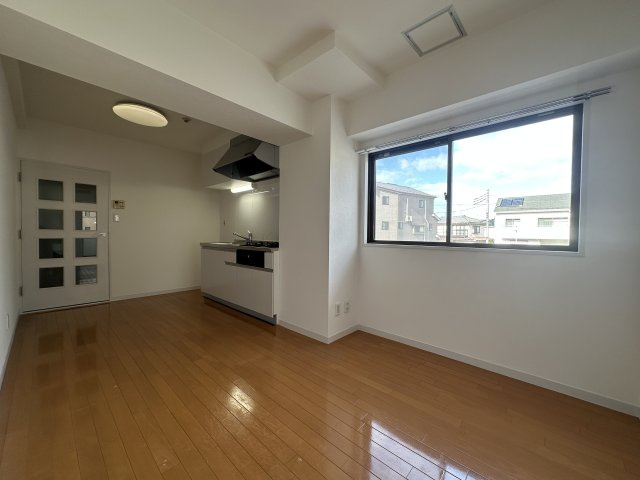 川崎市多摩区菅北浦３丁目の賃貸マンションの居間・リビング