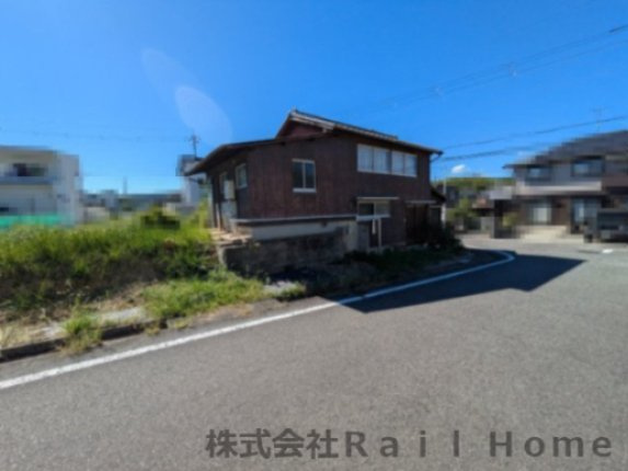 たつの市揖西町南山　中古戸建の前面道路含む現地写真