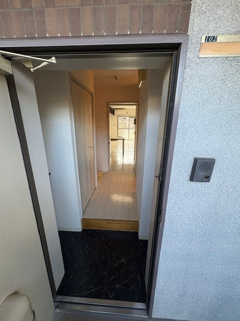 ジュネス藤 の玄関