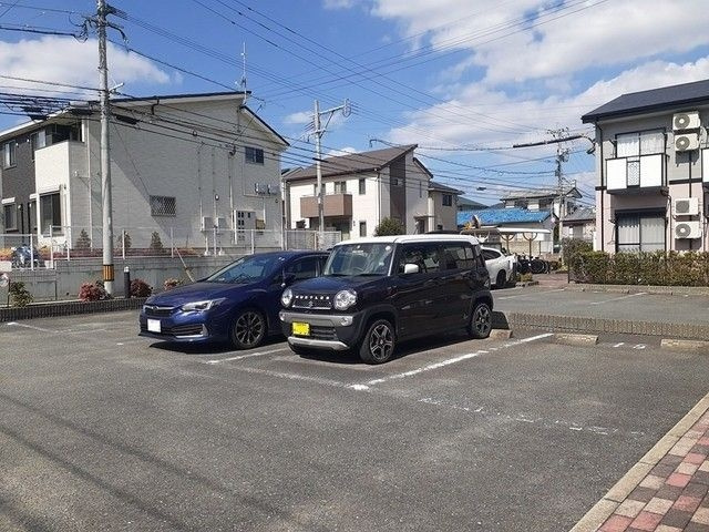エトワール・ハスバⅡの駐車場