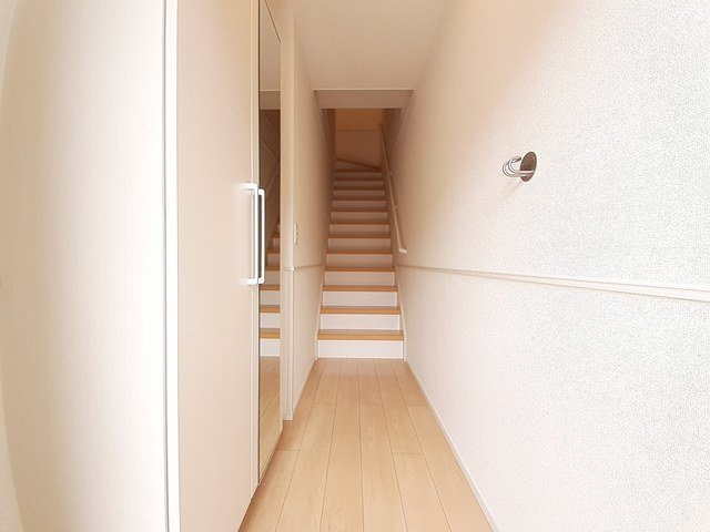 サン・メゾン　Ⅰの玄関|明るい玄関です