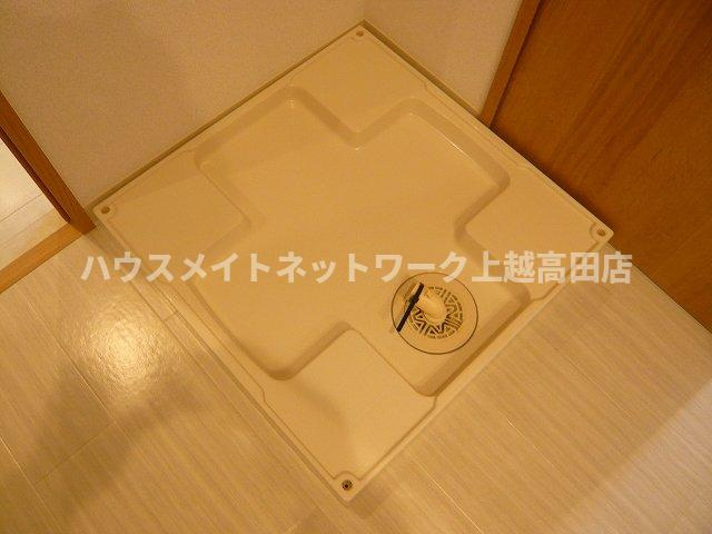 ミカエル高田の設備|洗濯機置場