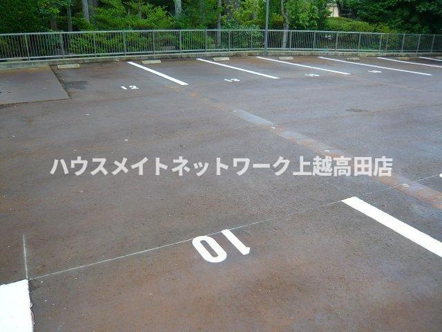 ミカエル高田の駐車場|消雪付駐車場