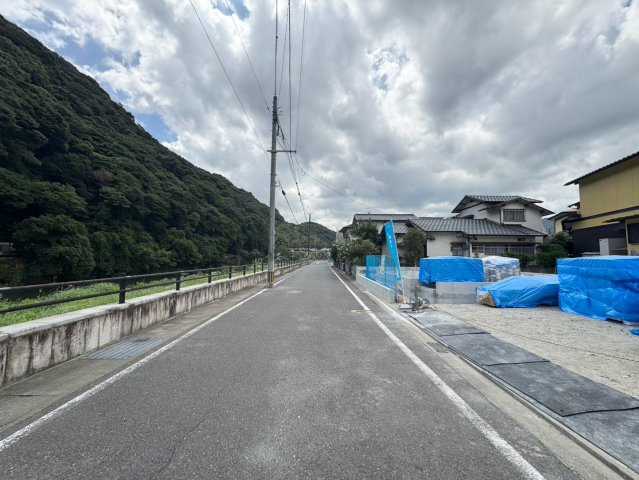 【前面道路含む現地写真】の画像