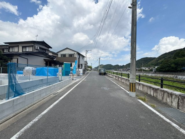 【前面道路含む現地写真】の画像