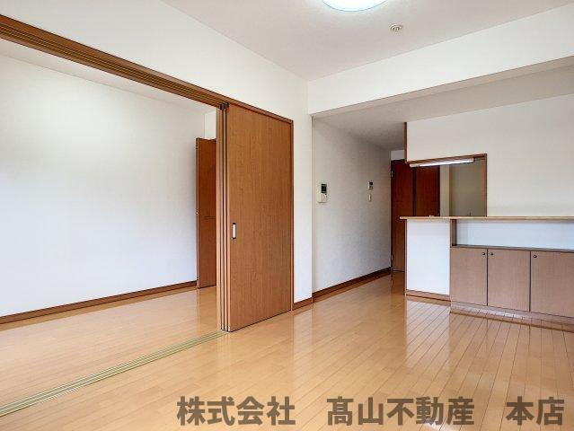 宗像市名残の賃貸マンションの居間・リビング