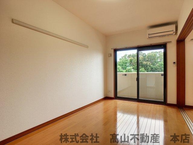 宗像市名残の賃貸マンションの居間・リビング