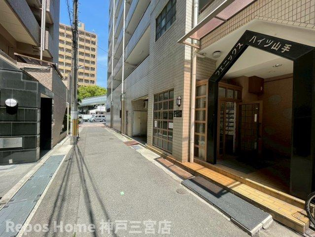 フェニックスハイツ山手のエントランス