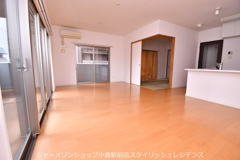 シャトレ大手町N棟の居間・リビング
