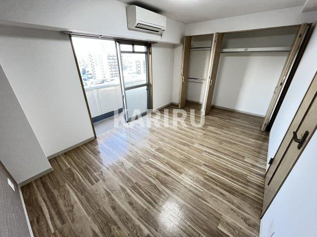 SOFIA IIの居間・リビング|同物件別部屋の写真です。