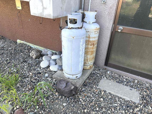 北見市東陵町２８番地５、２８番地２８　中古売家の設備|LPガスボンベ