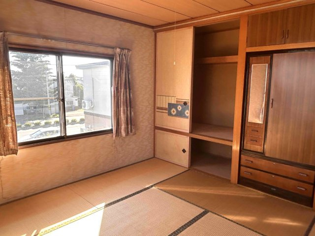北見市東陵町２８番地５、２８番地２８　中古売家の和室|8帖和室