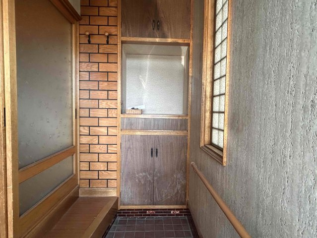 北見市東陵町２８番地５、２８番地１５　中古売家の収納|下駄箱