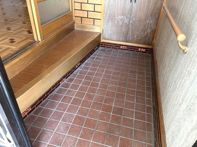 北見市東陵町２８番地５、２８番地２８　中古売家の玄関