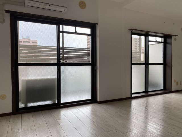 ルミナス本山の居間・リビング