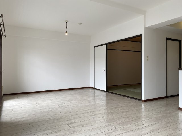 ルミナス本山の居間・リビング