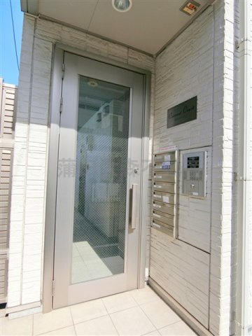 ココナッツ・コートのエントランス|TVモニター付オートロック　メールBOX　エントランス