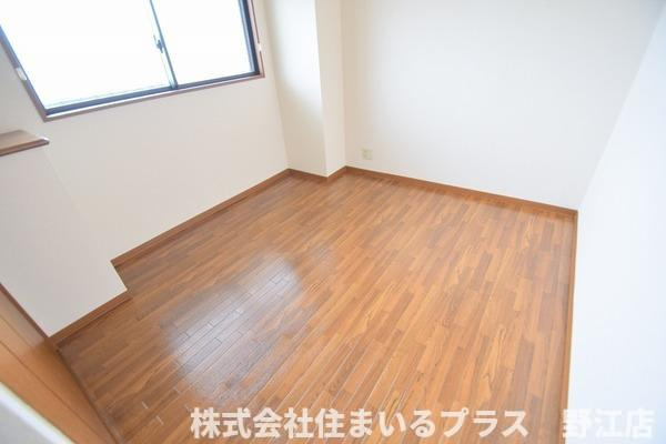 グレースコスギの寝室