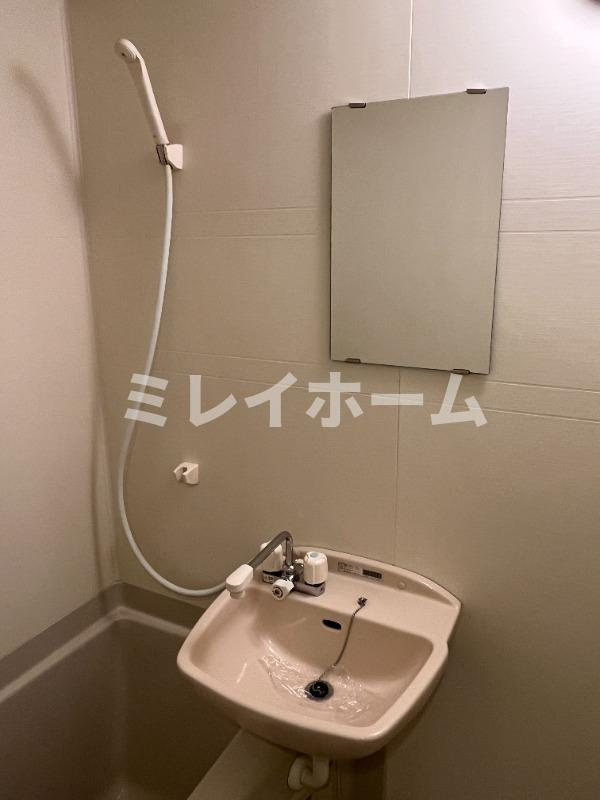 プリムローズの洗面所|同建物内、別のお部屋の参考写真になります。