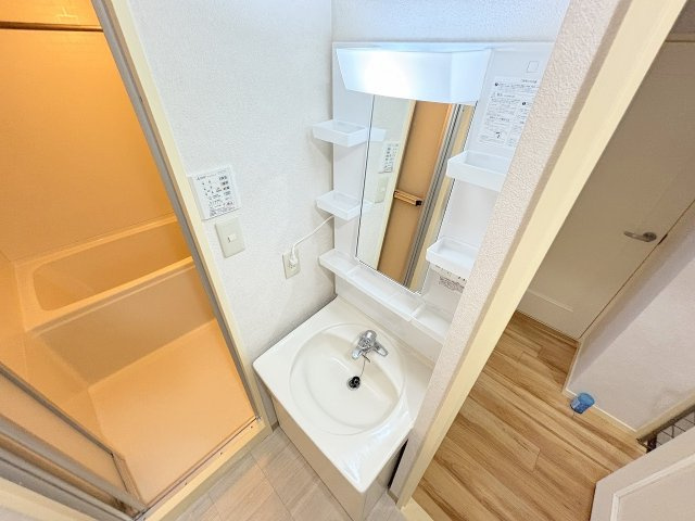 新大阪ファミール東館の独立洗面台