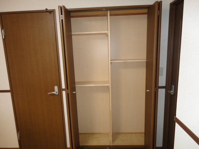 名古屋市中川区服部４丁目のアパートの収納