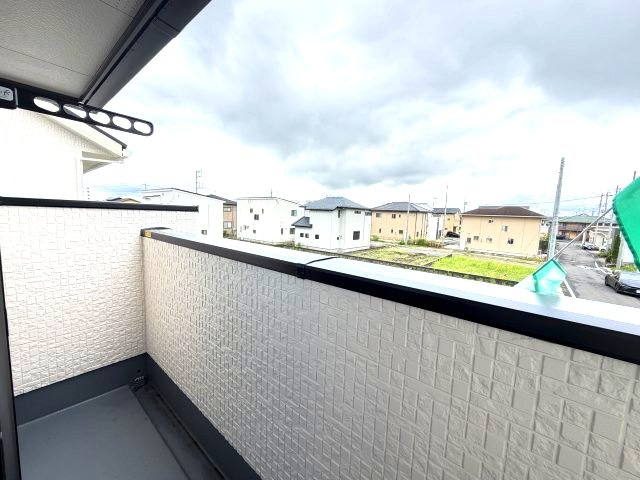 ワイウッドコート前橋市箱田町第9期　2号棟のバルコニー|南面バルコニーは、室内にも暖かな陽光を取り入れることができます☆