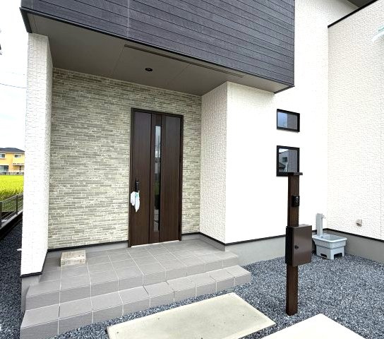 ワイウッドコート前橋市箱田町第9期　2号棟の玄関|毎日通る玄関はこちらです☆