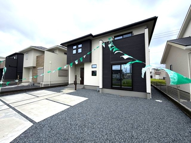 ワイウッドコート前橋市箱田町第9期　2号棟の庭|きれいに整備されています