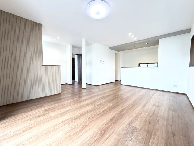 ワイウッドコート前橋市箱田町第9期　2号棟の居間・リビング