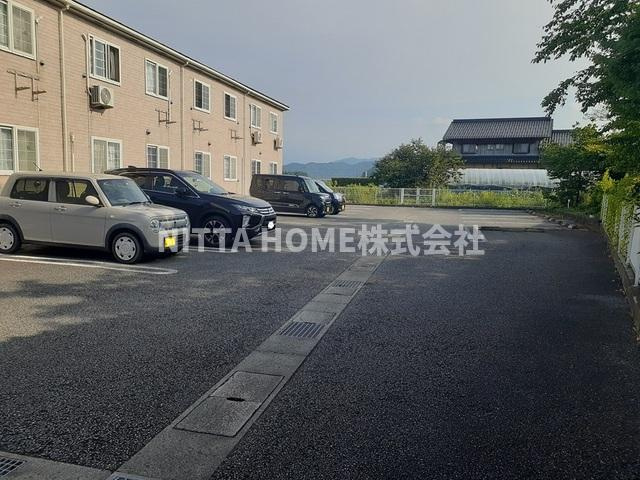 メゾン パストラル Bの駐車場|敷地内に２台分の空きがあります☆