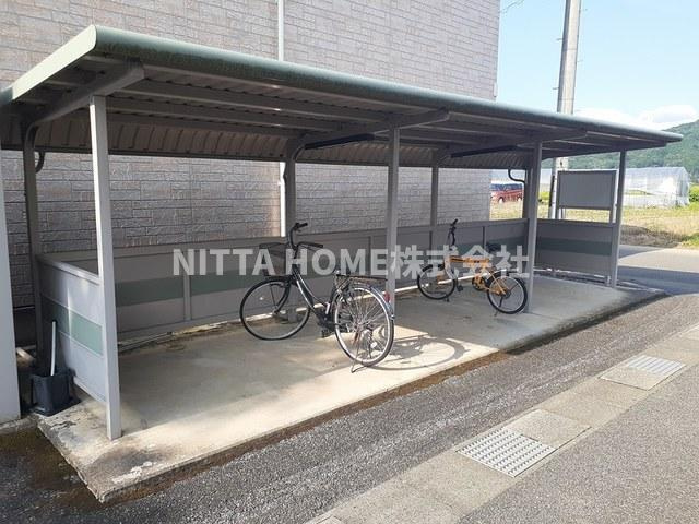 メゾン パストラル Bのその他共用部分|屋根付きの駐輪場は無料で使用可能です＊