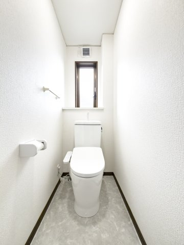 港区名四町戸建のトイレ