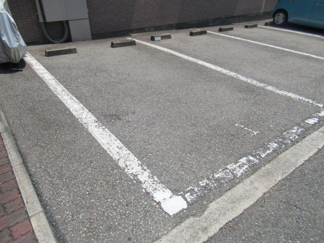 エランドールの駐車場