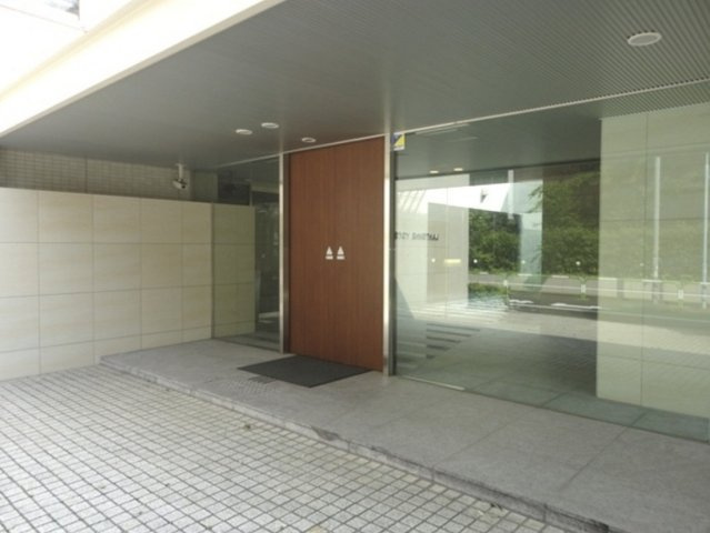 ランテンヌ四⾕のエントランス