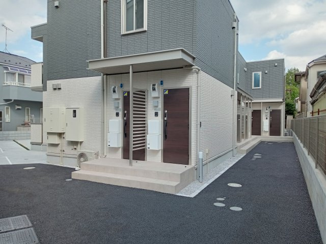アヴァンス西調布のエントランス