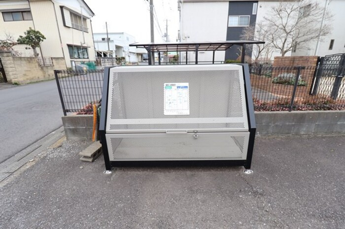 プランドール鈴木のその他共用部分|敷地内にゴミ置き場があります。