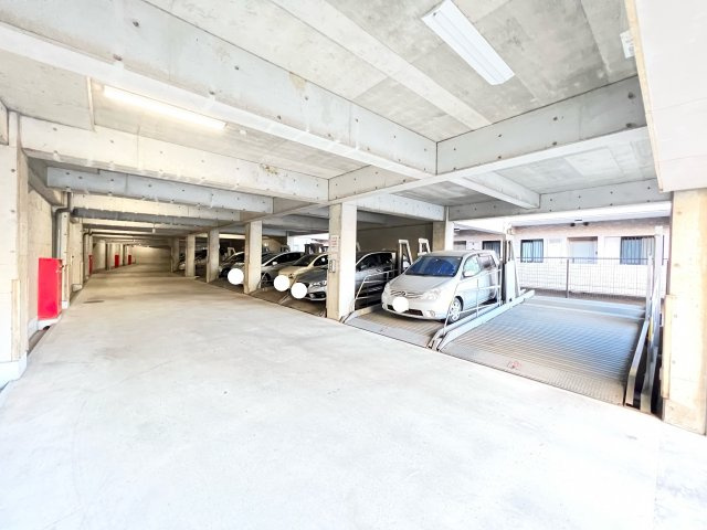 アレックスヒルズ四街道の駐車場