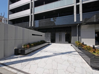 【エントランス】 | S-RESIDENCE大和田aline | 落ち着いたエントランスです