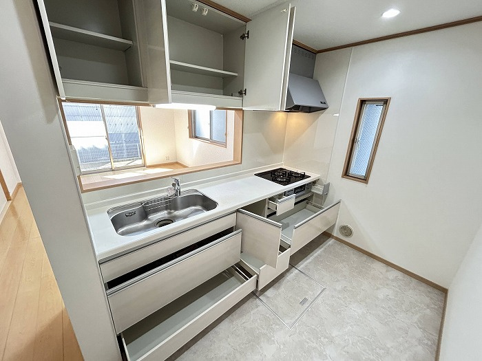 名古屋市南区上浜町の中古一戸建のキッチン|◇キッチン収納◇　　吊戸棚やシンクしたなど収納豊富！