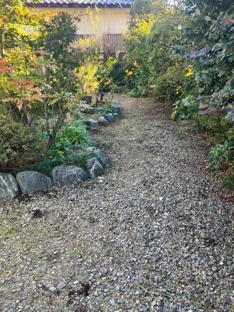 大きな家庭菜園・庭付き　黒磯戸建の庭|立派な庭木と庭石があります。庭の手入れが大好きな方にはとてもいいと思います。