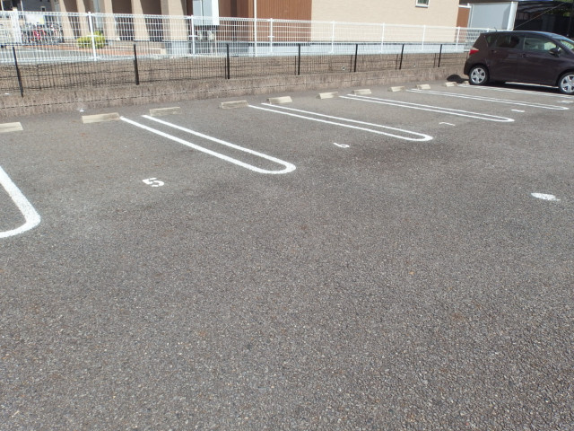 フォレストカワハラの駐車場