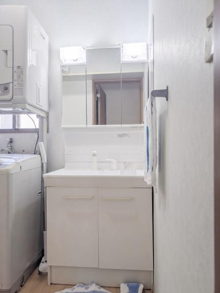 大分市横塚２丁目の中古一戸建の独立洗面台|独立した洗面化粧台で家族が同時に使えて便利。
清潔感あふれる明るい内装が毎日の身支度を快適にします。